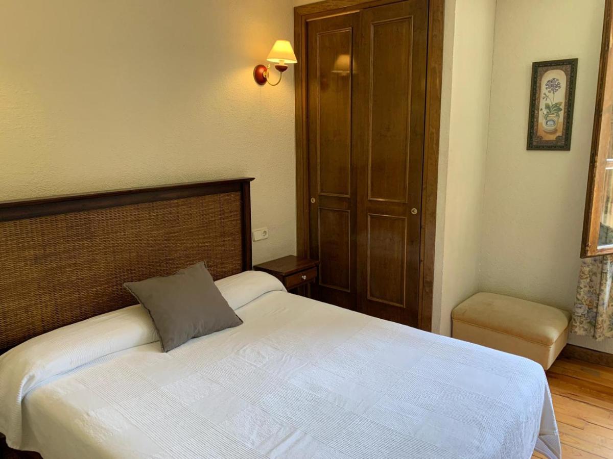 Hotel Charle Jaca Zewnętrze zdjęcie