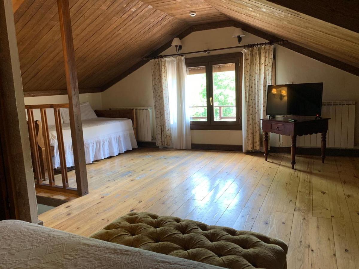 Hotel Charle Jaca Zewnętrze zdjęcie