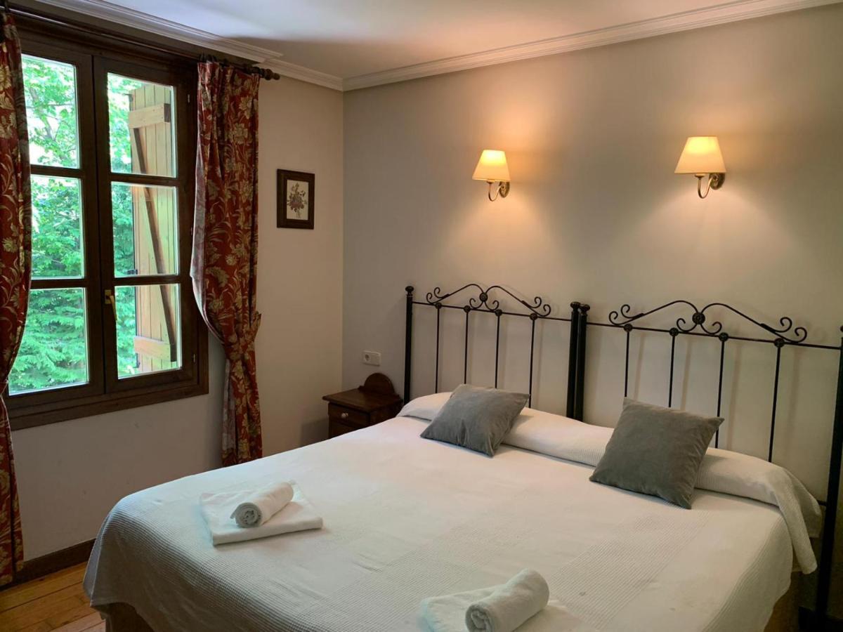 Hotel Charle Jaca Zewnętrze zdjęcie