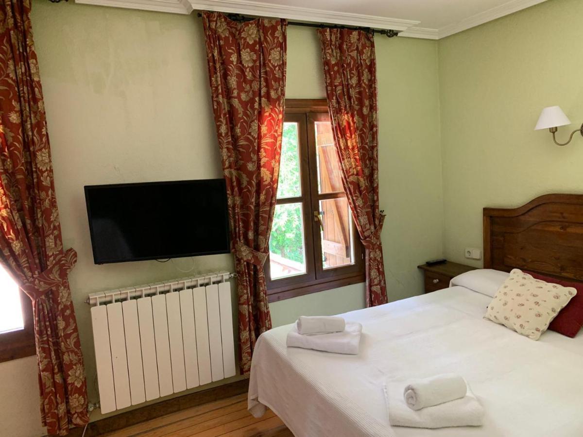Hotel Charle Jaca Zewnętrze zdjęcie