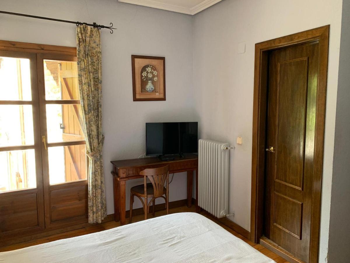 Hotel Charle Jaca Zewnętrze zdjęcie