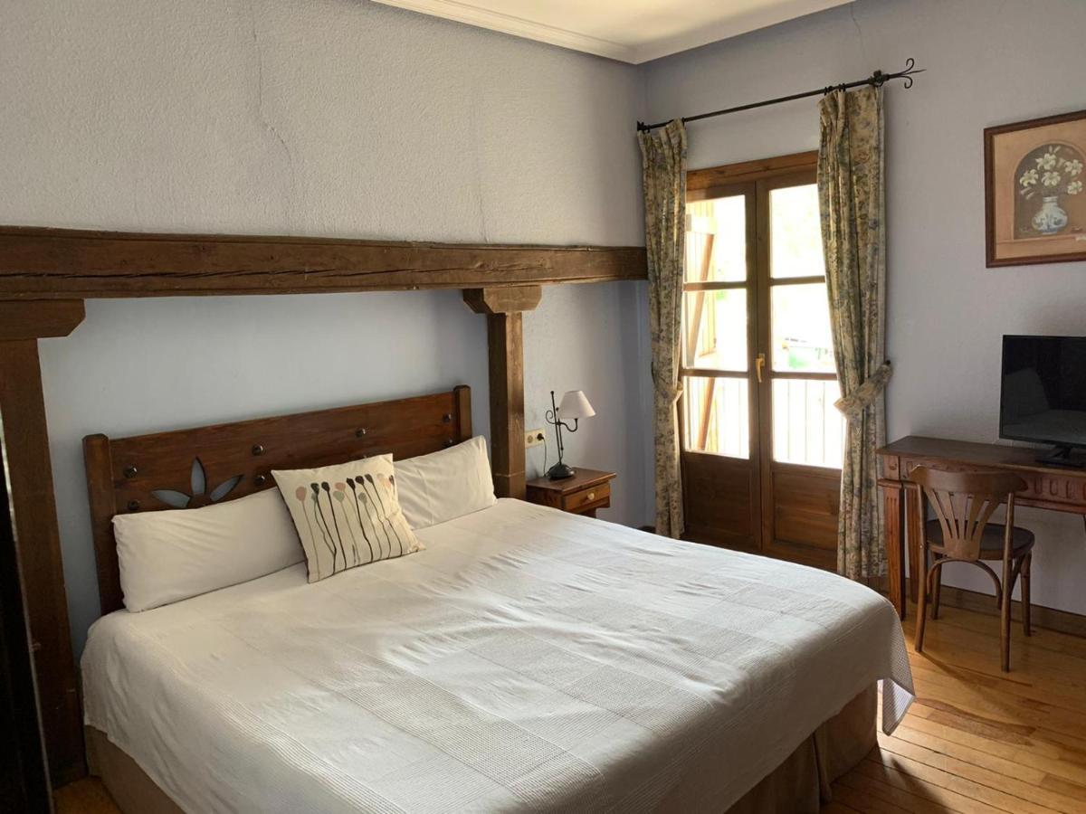 Hotel Charle Jaca Zewnętrze zdjęcie