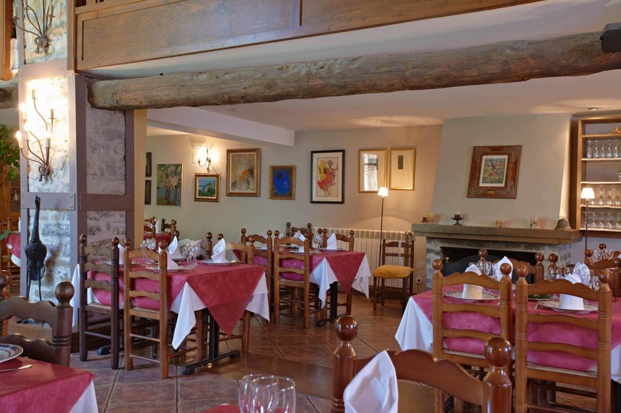 Hotel Charle Jaca Zewnętrze zdjęcie